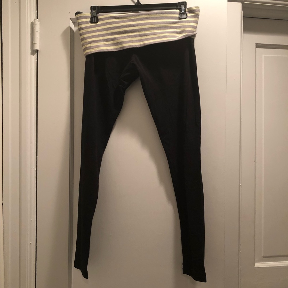 Gary/Green Stripped Leggings - Medium